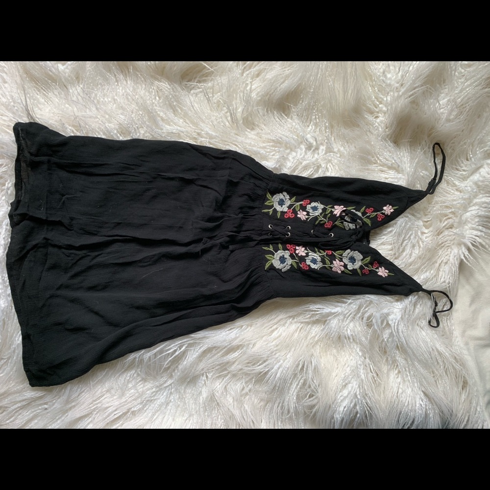 LIKE NEW ABERCROMBIE FRONT LACE UP DRESS SIZE S
